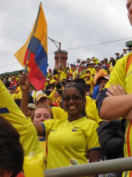 Heather ja Lindy jalkapallo-ottelussa.