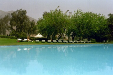 Yksi El Pueblon uima-altaista.