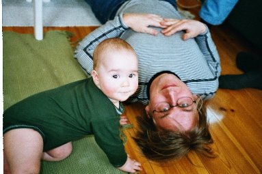 Pihla ja Kari leikkim�ss�.