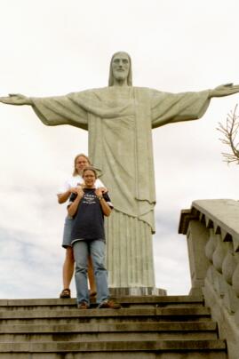 Kari ja Niina Corcovadolla.