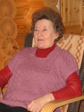 &Auml;iti istuskelemassa.