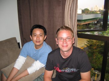 Don ja Kari asunnolla.