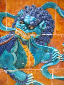 Leijona temppelin sein&auml;ss&auml;.