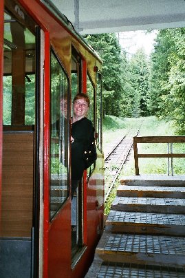 Arja matkalla yl�s vuorelle.