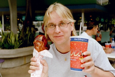 Kari ja kalkkunan koipi.