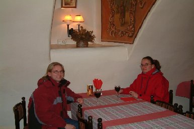 Kari ja Minna ravintolassa.